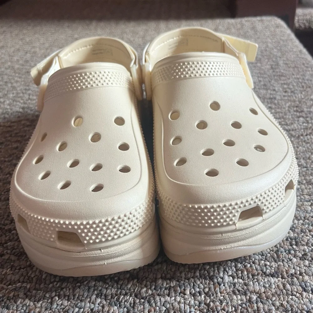 🆕Womens Size 9 Crocs Classic Hiker Escape Clogs - Cream - Picture 6 of 12